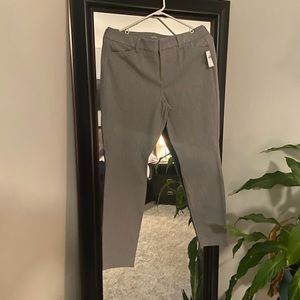 New With Tags Mid-Rise Full Length Pixie Pant